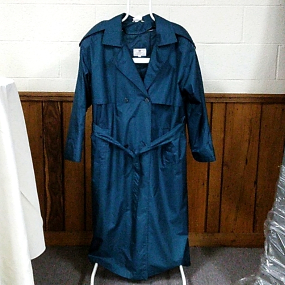 Vintage Worthington Essentials full length rain coat.. Size 16